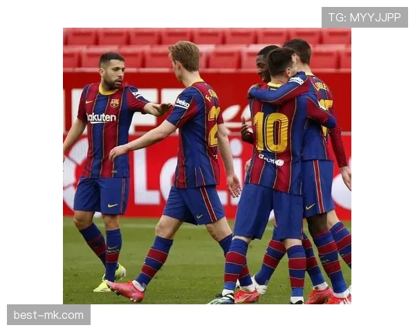 莫利纳出任主力右闸，球队防线策略调整效果显著