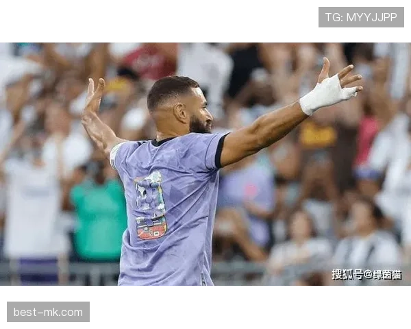 本泽马18年生涯全景复盘：从里昂天才到皇马旗帜